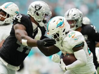 Miami Dolphins' Star Running Back Nursing Hip Injury That Caused Limited Snaps vs Raiders